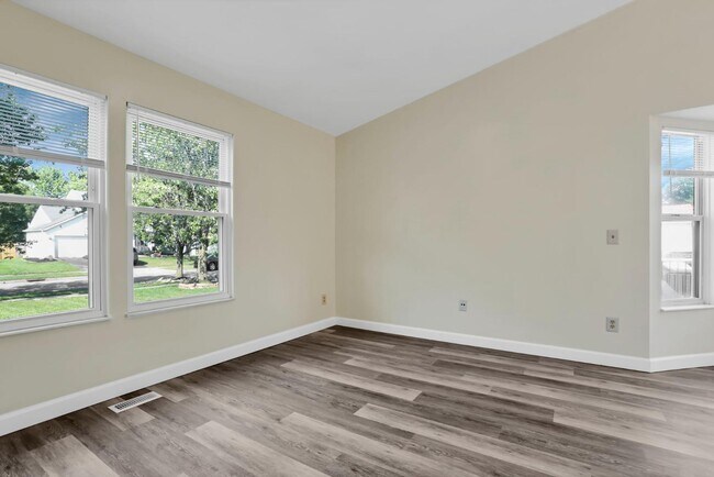 Building Photo - 5541 Mid Day Dr