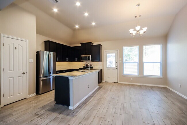 Building Photo - 28923 Hidden Lake W