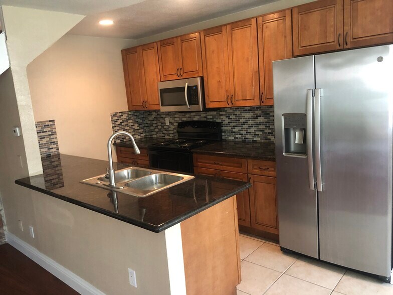 Building Photo - 4141 Apostolo Cir