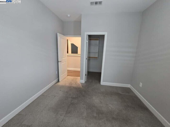 Building Photo - 8553 Waveside Wy