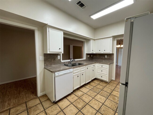 Building Photo - 12 Hallmark Dr