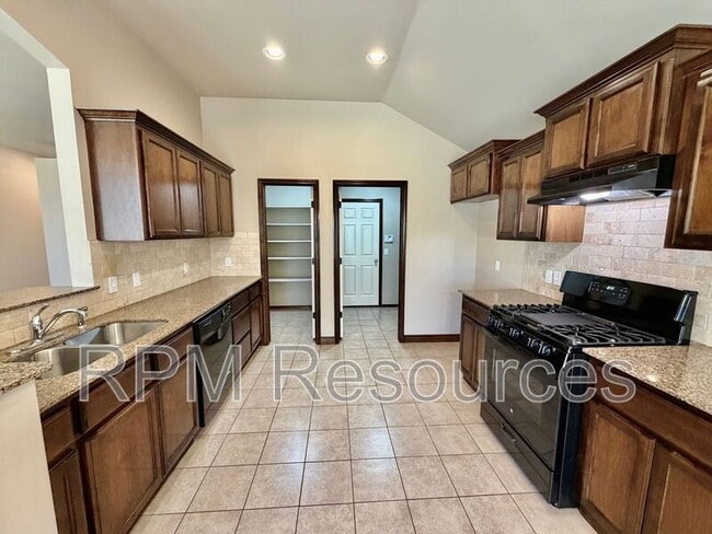 Building Photo - 5601 Sanderling Rd