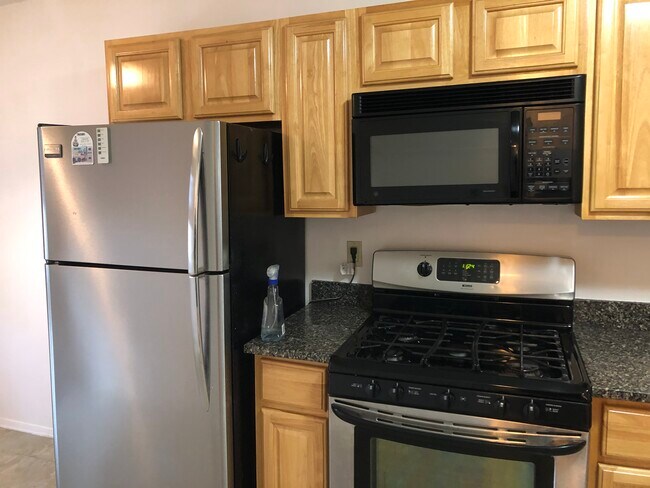 Building Photo - 1 Lake Ave