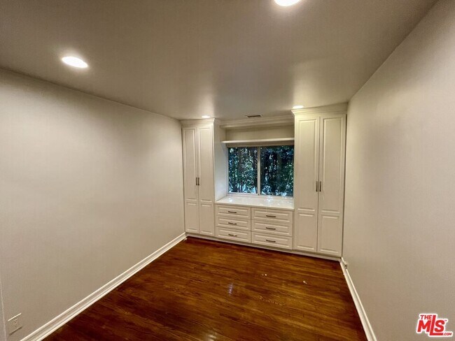 Building Photo - 5017 Edgewood Pl