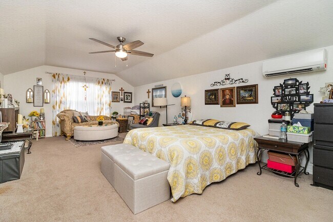 Building Photo - 4859 Chastain Dr