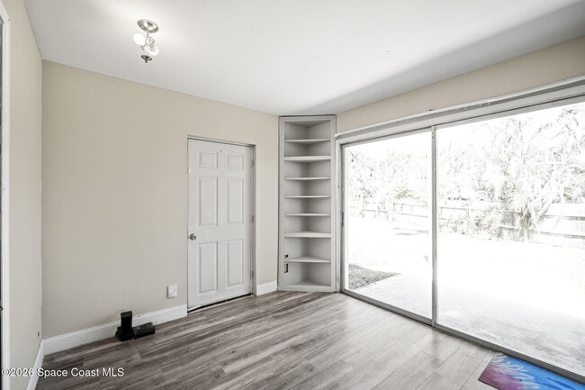 Building Photo - 1137 Delmar Terrace