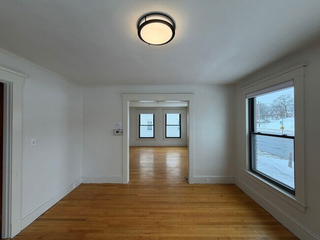 Building Photo - 248 N Main St