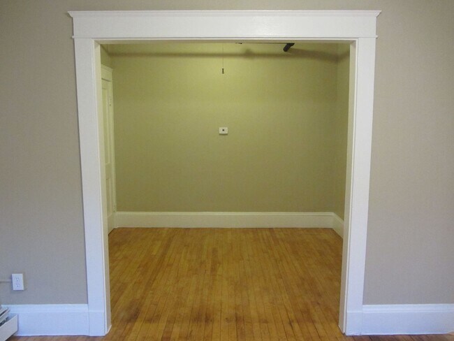 Building Photo - 32 Alfred St