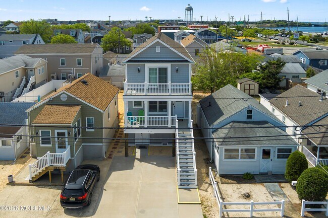 Building Photo - 315 Hiering Ave