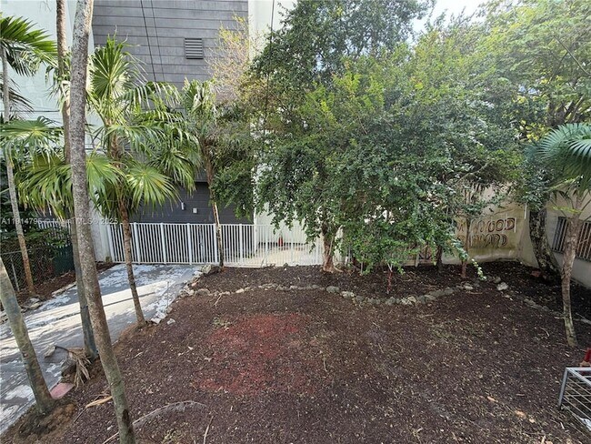 Building Photo - 314 NE 26th Terrace