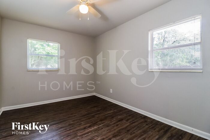 Building Photo - 10929 N Edison Ave