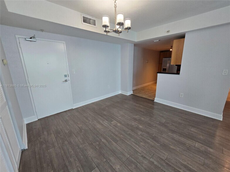 Building Photo - 7501 E Treasure Dr