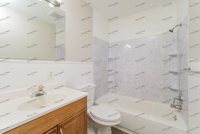 Building Photo - 7414 E 110th St