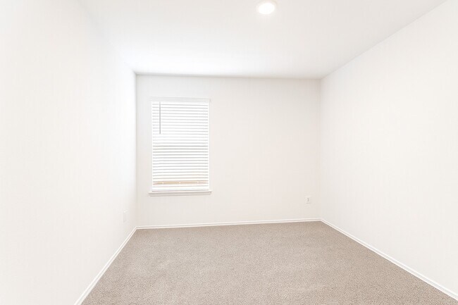 Building Photo - 5611 Simcrest Grove Dr