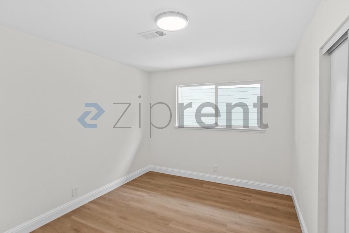 Building Photo - Unit