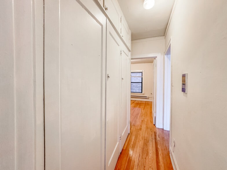 Building Photo - 1036 Dempster St