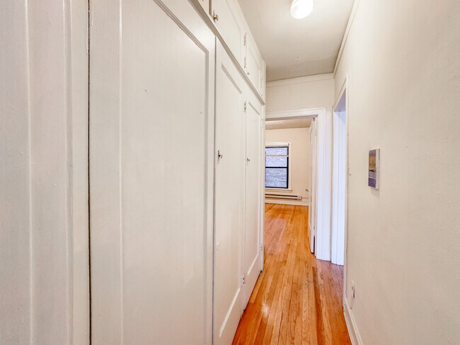 Building Photo - 1031 Dempster St