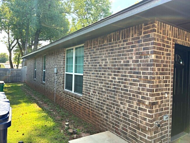 Building Photo - 7508 Redbud Villas Ct