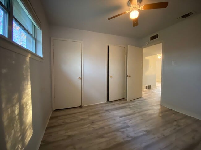 Building Photo - FREE JANUARY RENT!!!!!!!!!! $1,250 SPECIAL!!!!