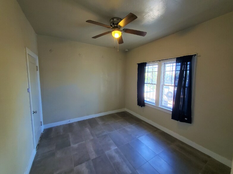 Building Photo - 309 W Jacinto St