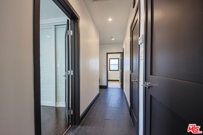 Building Photo - 322 Croft Ave