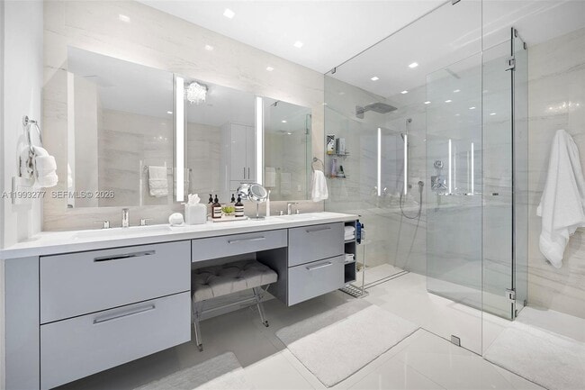 Building Photo - 100 South Pointe Dr