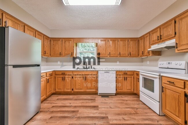 Building Photo - 138 Sunset Oaks Dr