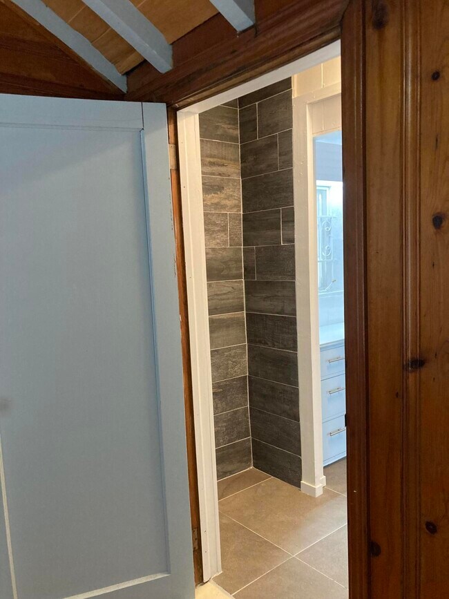 Building Photo - 824 35th St