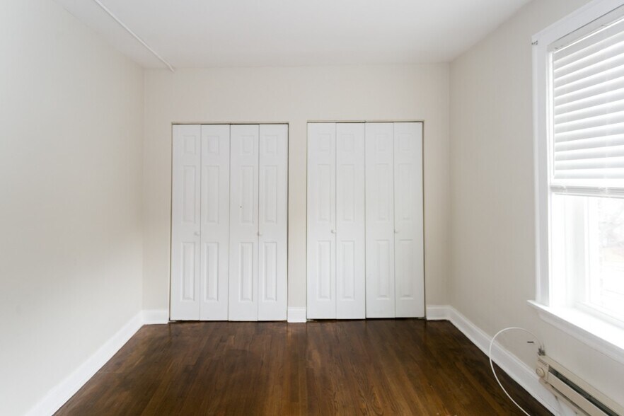 Building Photo - 918 Green Bay