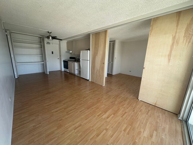 Building Photo - Kapiolani Manor - 1/1/1 Electricity Included!