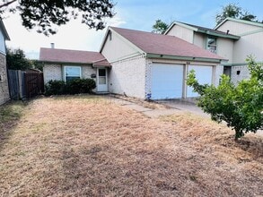 Building Photo - Charming 2 bedroom 1-bathroom Duplex unit ...