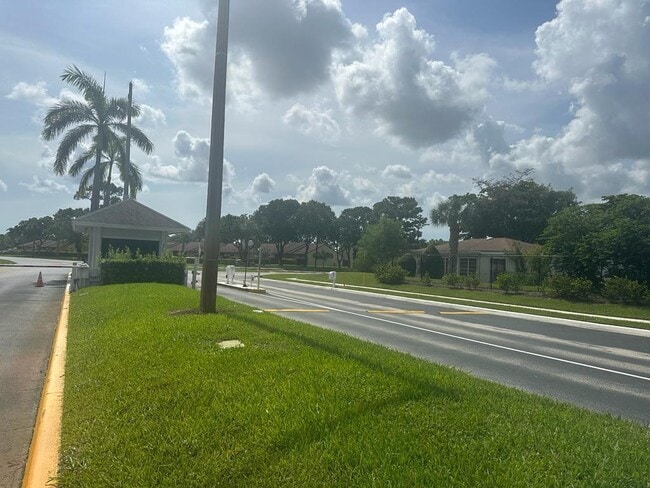 Building Photo - 1102 Green Pine Blvd