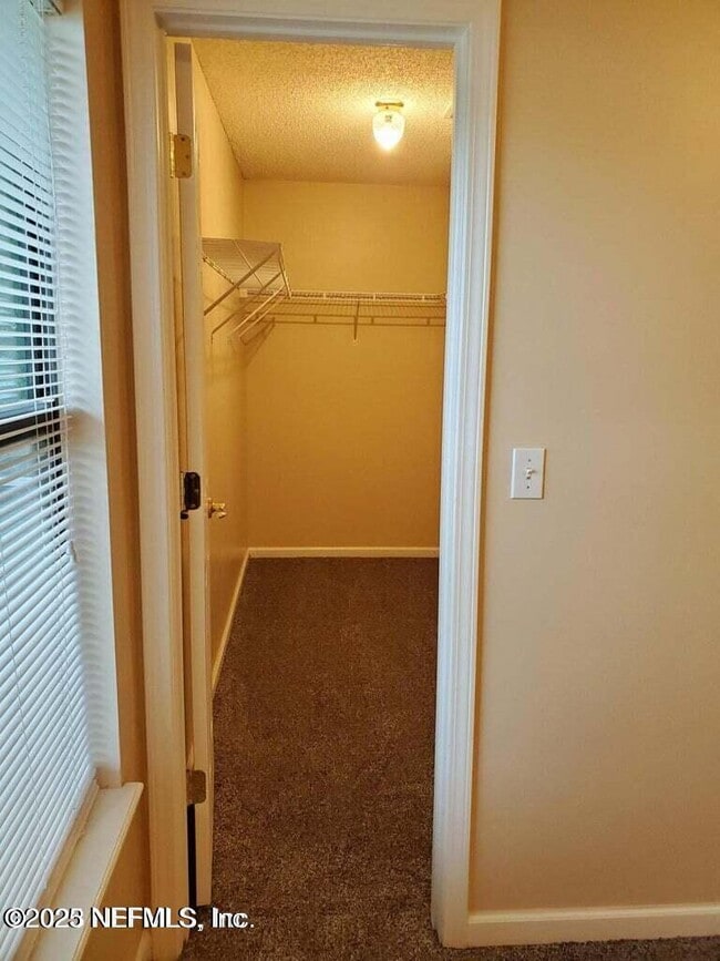 Building Photo - 1058 Waterfall Dr
