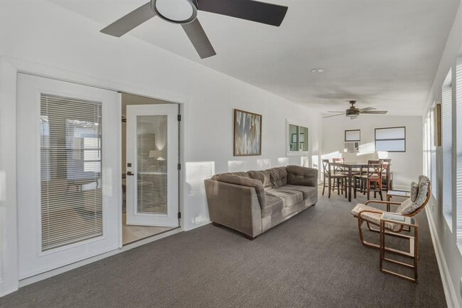 Building Photo - 2107 Lewood Cir