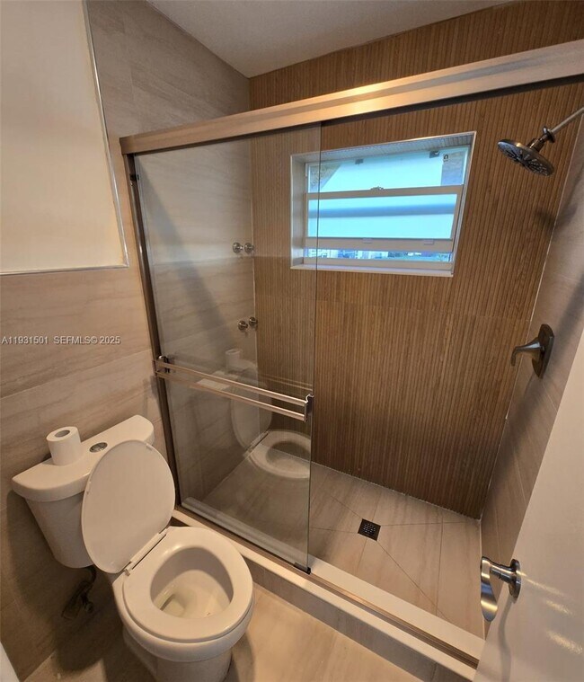 Building Photo - 5130 SW 40th Ave