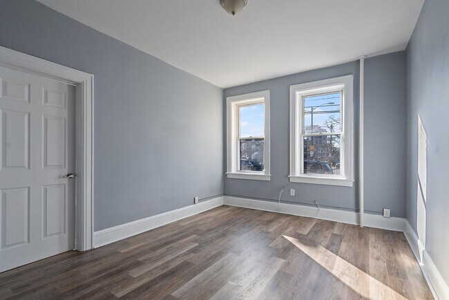 Building Photo - 6700 Park Ave