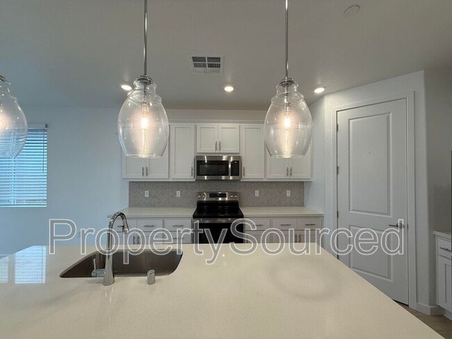 Building Photo - 1753 Lacey Ave