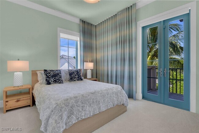 Building Photo - 684 10th Ave S