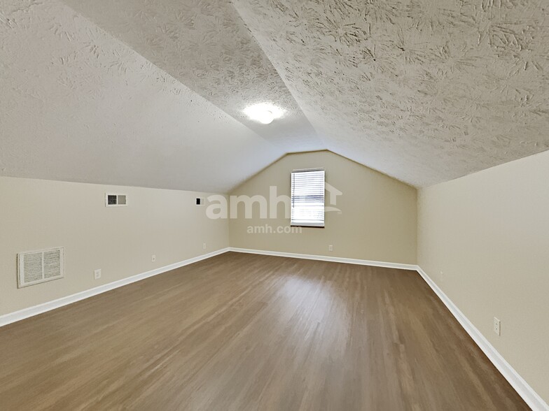 Building Photo - 3195 Hidden Creek Dr