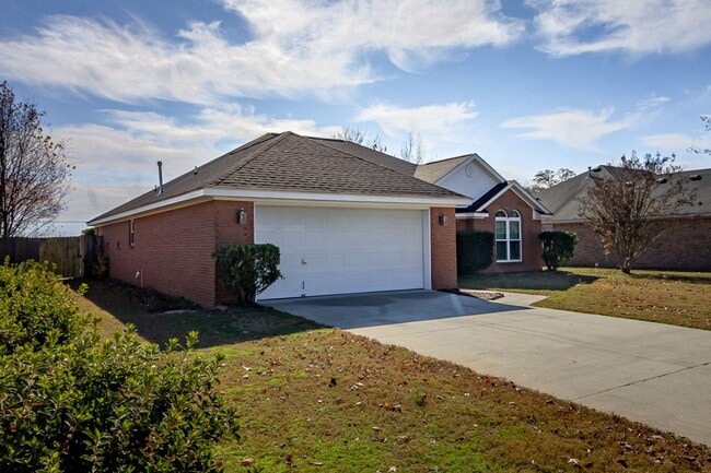 Building Photo - Ranch Near Gate 6