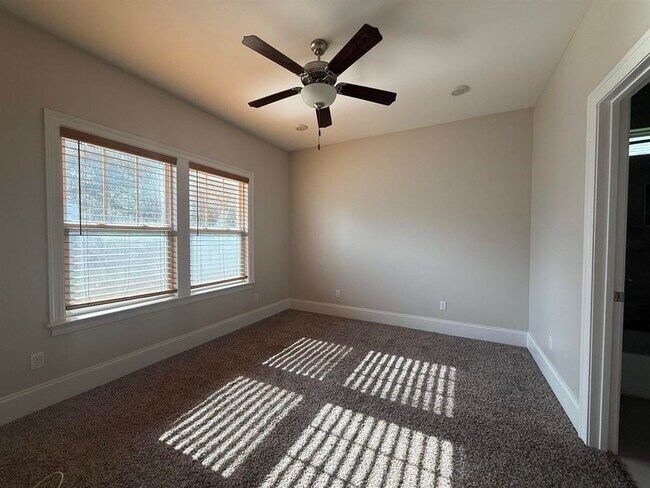 Building Photo - 855 Avery Park Dr