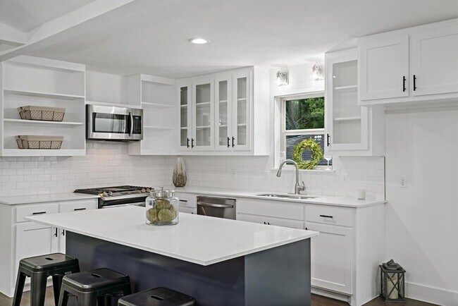 Building Photo - 11005 Carissa Dr