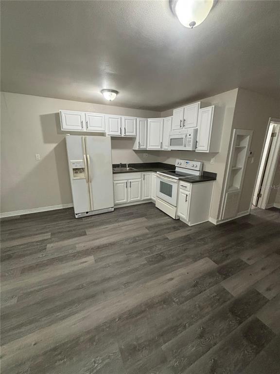 Primary Photo - 200 Magnolia St