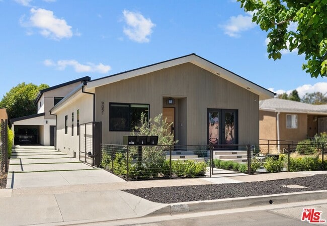 Primary Photo - 9051 Lucerne Ave