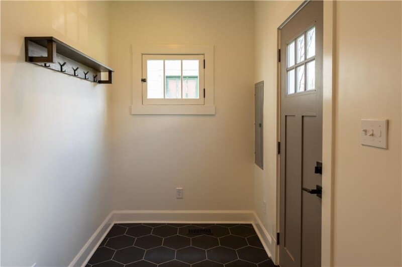 Building Photo - 2830 N Park Ave