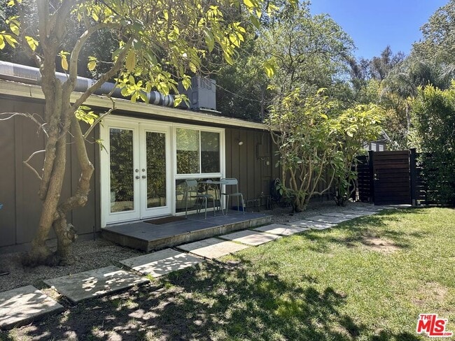 Building Photo - 8350 Lookout Mountain Ave