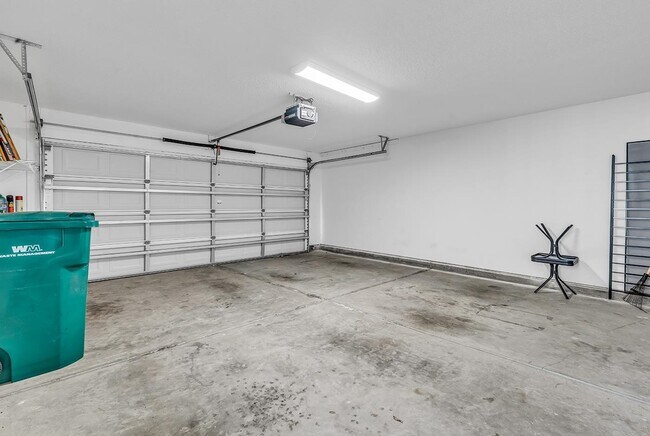 Building Photo - 765 Riverward Dr