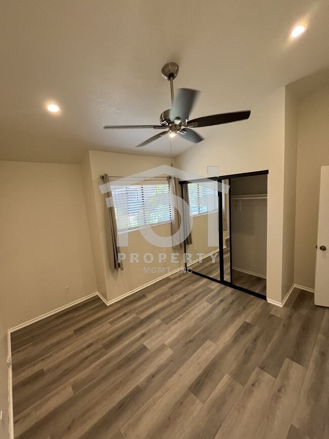 Building Photo - Charming and spacious single-level 2-bedroom, 2-bath condo
