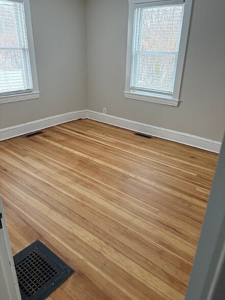 Building Photo - 28 Shaw St