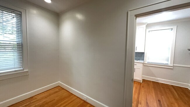 Building Photo - 3214 Devereaux Rd